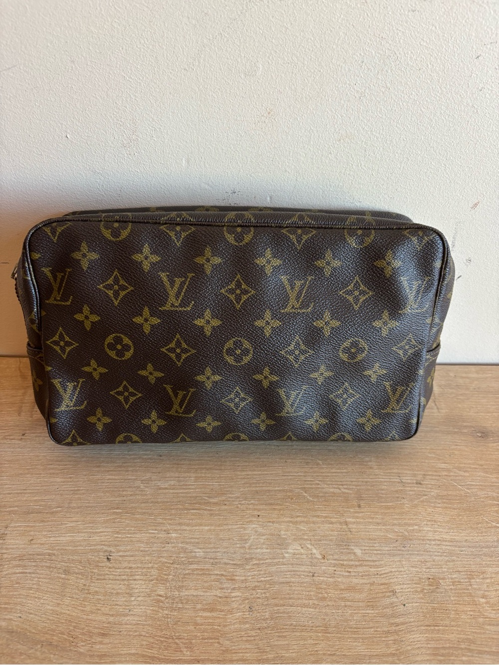 Authentic Louis Vuitton trouset monogram case clutch